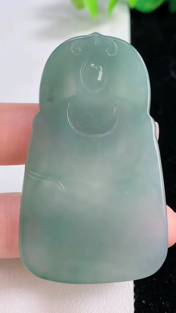 天然A货翡翠大日如来吊坠，尺寸58.8-35.2-5，重量:24.92g
12月10日