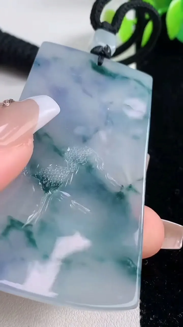 天然A货翡翠种紫罗兰飘花观音菩萨吊坠，尺寸66-38.4-5.5，重量:41.27g
12月10日