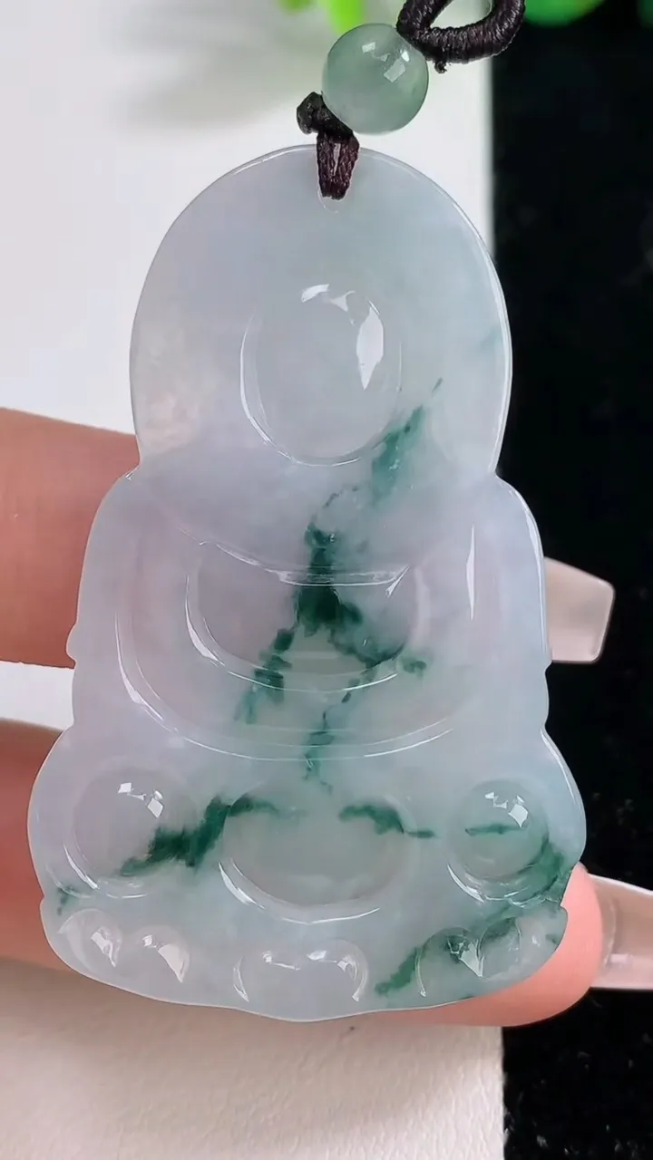 天然A货翡翠冰种飘花观音菩萨吊坠，尺寸53.8-33-5.9，重量:19.02g
12月10日
