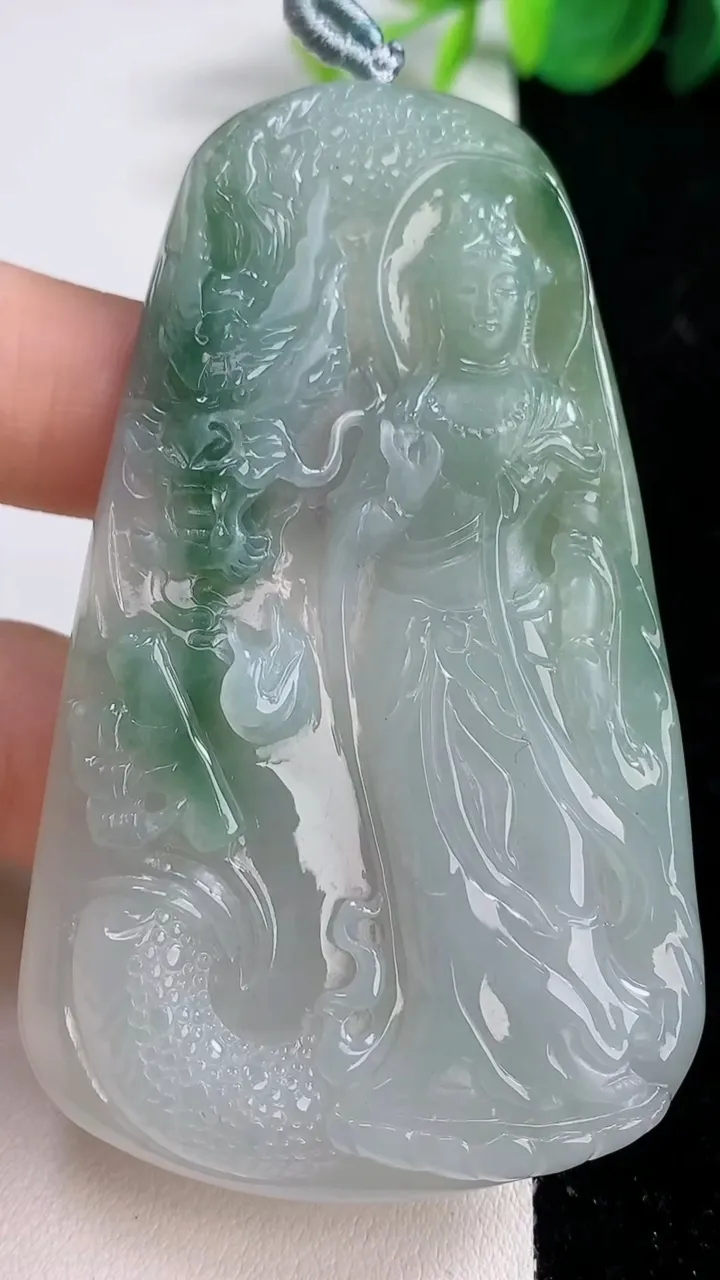 天然A货翡翠祥龙观音菩萨吊坠，尺寸74.2-44.5-6.5，重量:43.82g
12月10日