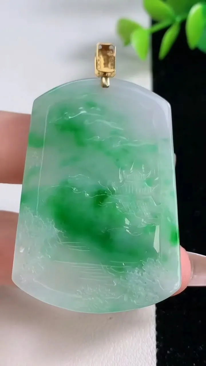 天然A货翡翠山水牌吊坠，尺寸48.4-34-4.2，重量:17.09g
12月10日