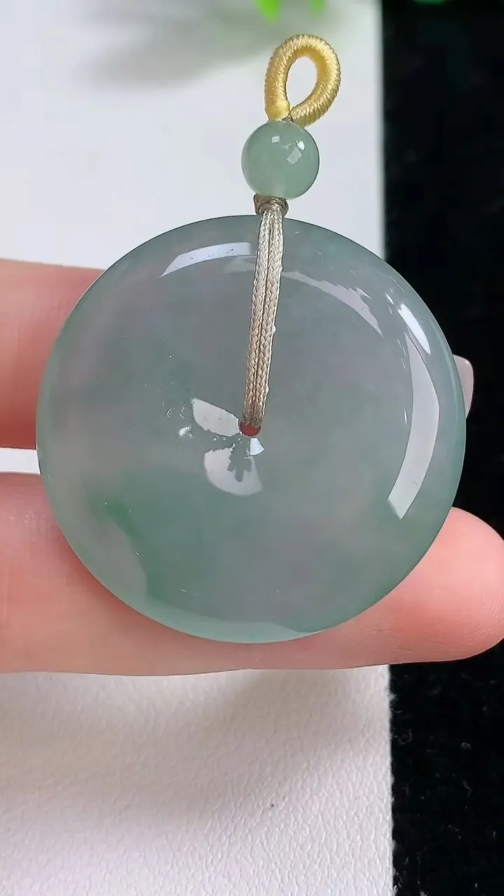 天然A货翡翠平安扣吊坠，尺寸33-6.6，重量:16.75g
12月10日