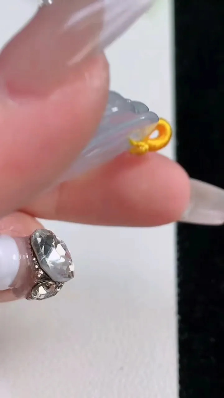 天然A货翡翠佛公吊坠，尺寸29.6-33-5.3，重量:7.68g
12月10日