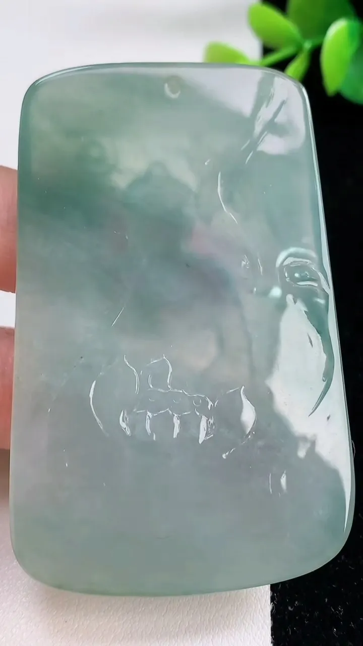 天然A货翡翠阿弥陀佛吊坠，尺寸68.5-44.2-5.3，重量:43.40g
12月10日