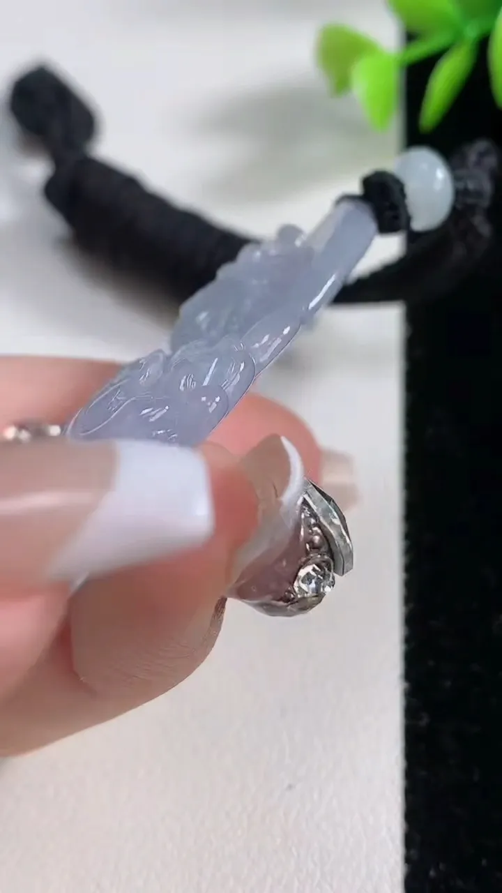 天然A货翡翠紫罗兰大势至菩萨吊坠，尺寸67.2-41-8，重量:38.43g
12月10日