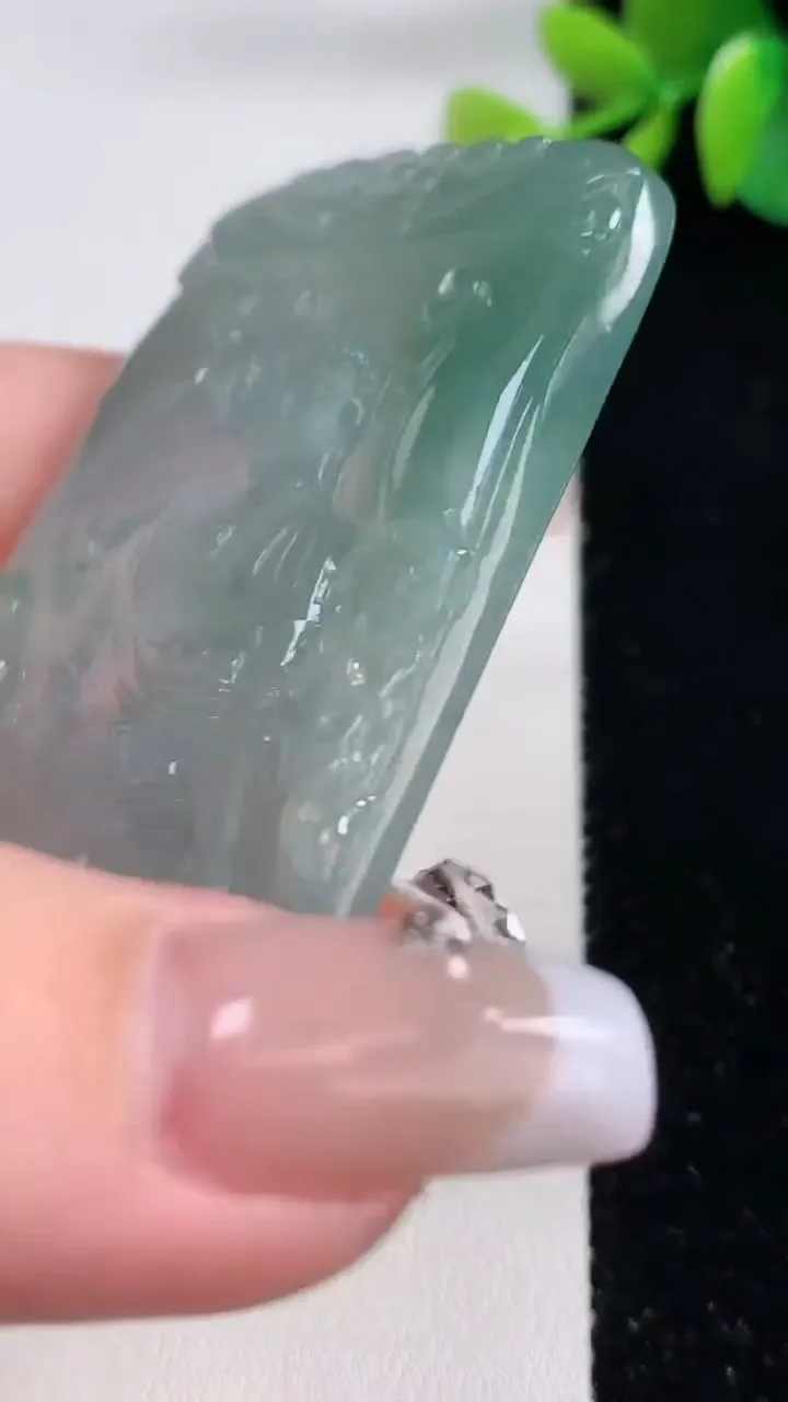 天然A货翡翠阿弥陀佛吊坠，尺寸68.5-44.2-5.3，重量:43.40g
12月10日