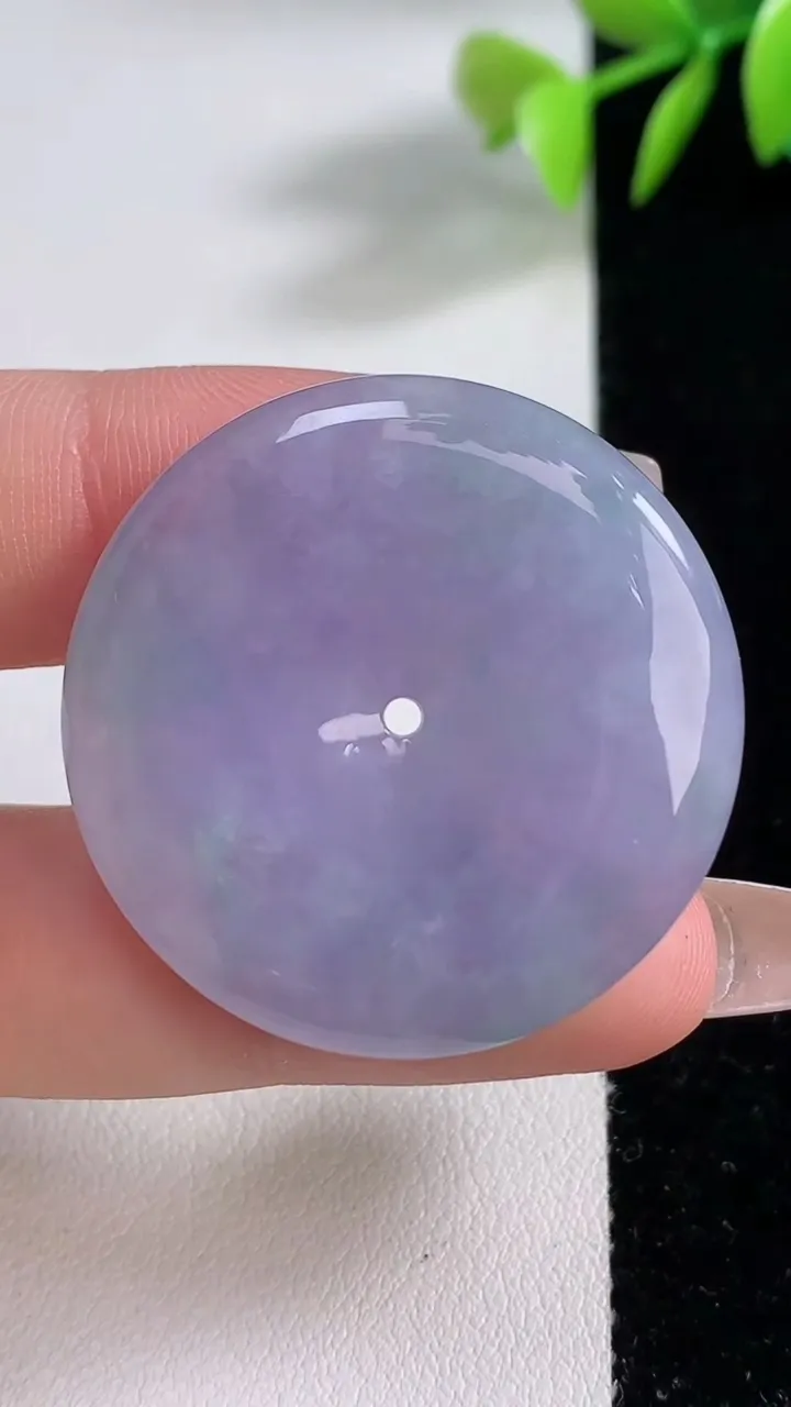 天然A货翡翠紫罗兰平安扣吊坠，尺寸33.7-5.9，重量:16.39g
12月10日