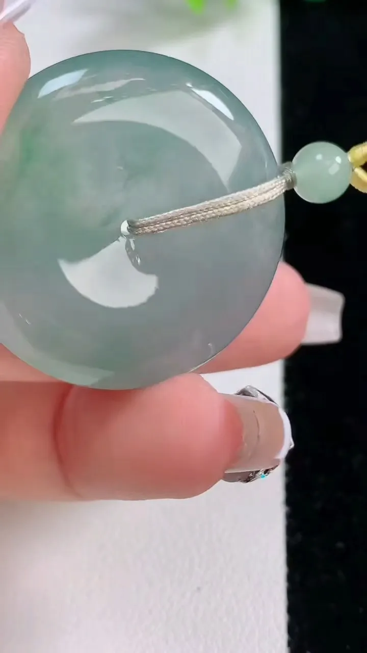 天然A货翡翠平安扣吊坠，尺寸33-6.6，重量:16.75g
12月10日