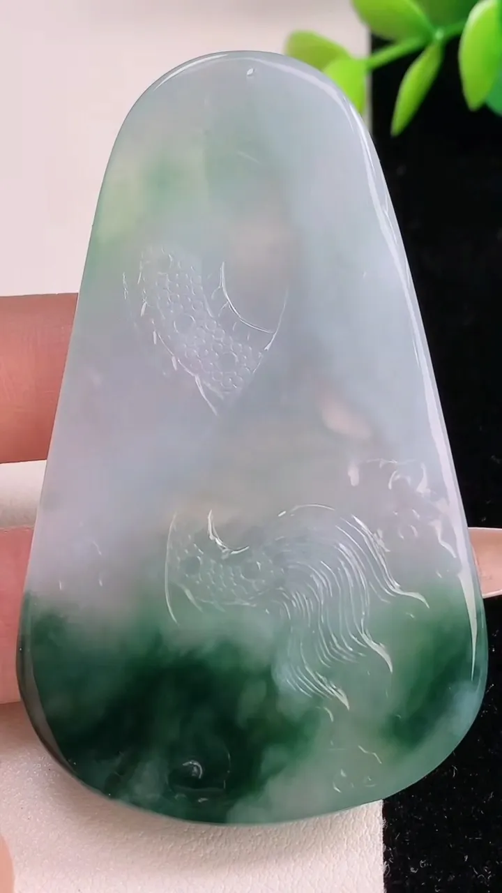 天然A货翡翠御龙虚空藏菩萨吊坠，尺寸69-42.4-5.7，重量:34.47g
12月10日