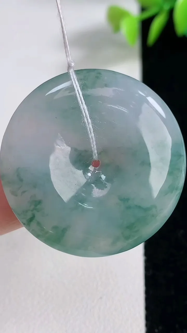 天然A货翡翠冰种飘花平安扣吊坠，尺寸33.2-6，重量:15.14g
12月10日