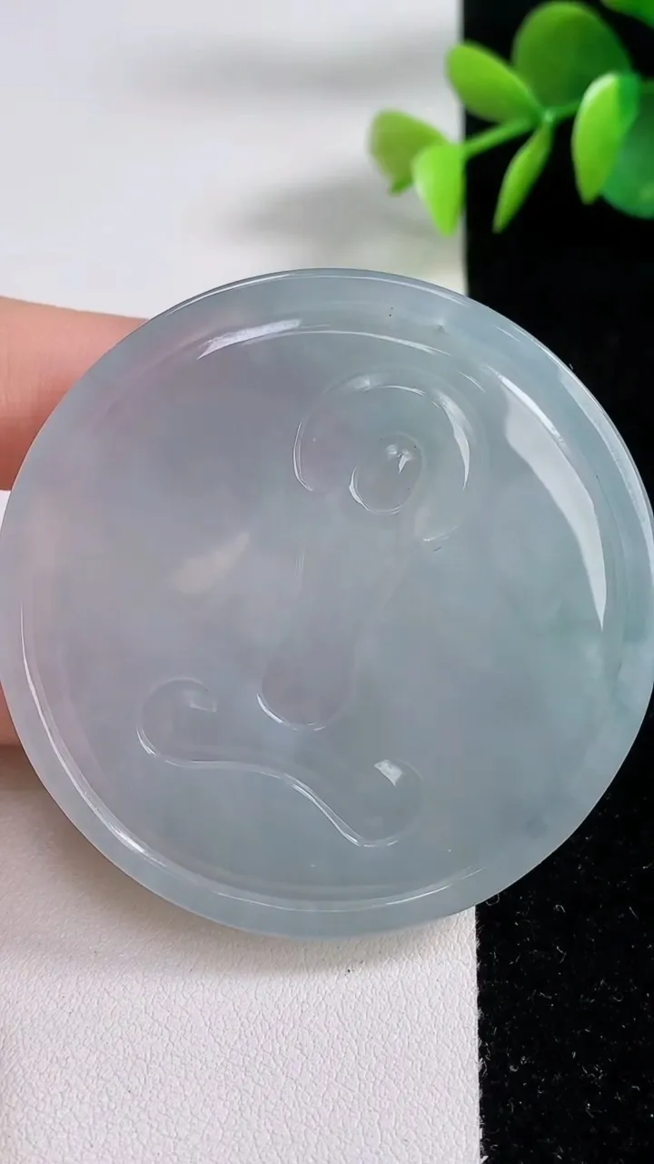 天然A货翡翠祥龙大日如来吊坠，尺寸53.3-5.4，重量:26.38g
12月10日