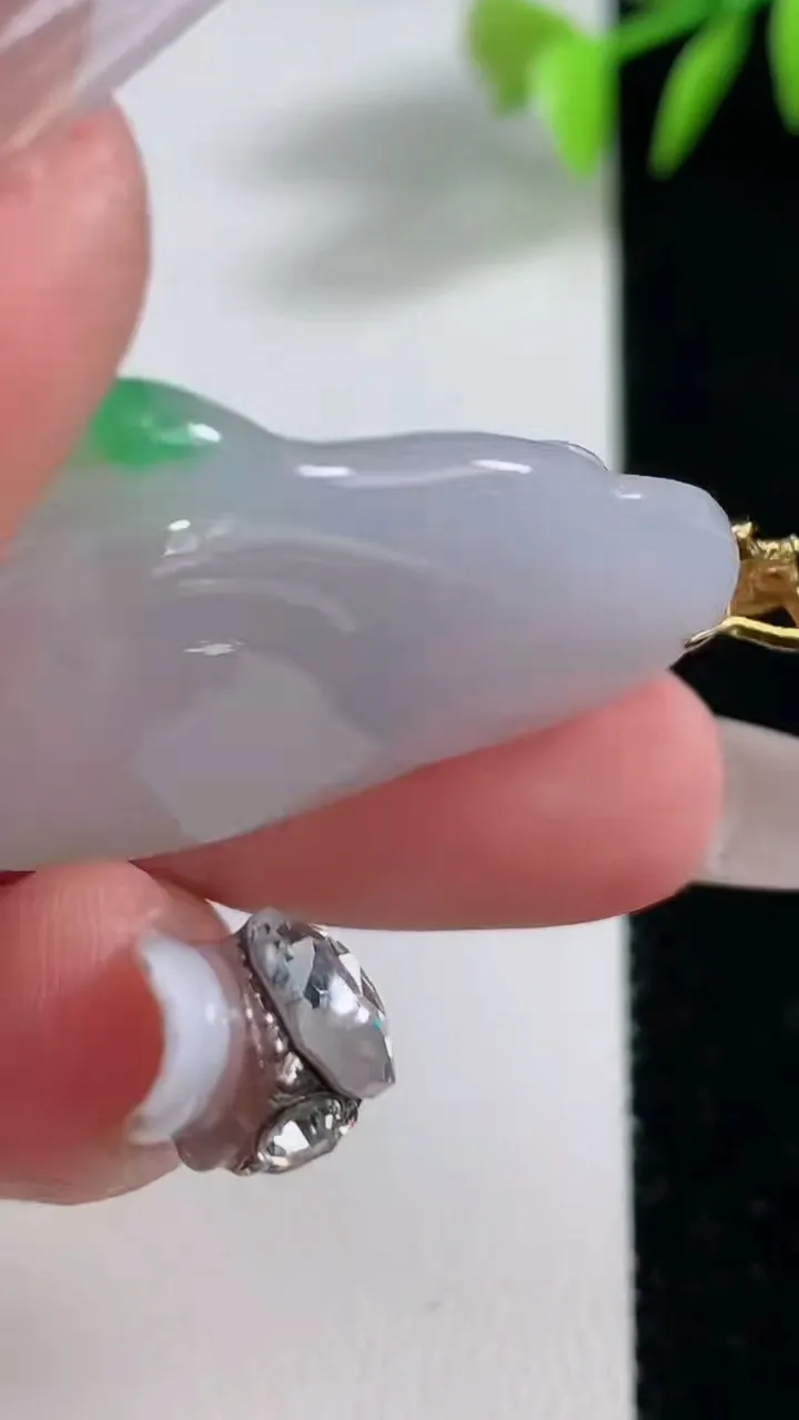 天然A货翡翠布袋佛吊坠，尺寸35.4-26.5-5.3，重量:10.26g
12月10日