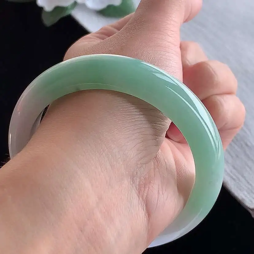 a货翡翠老坑冰种飘绿正装正圈手镯57-58圈口  尺寸57×13.5×8.6mm 1209