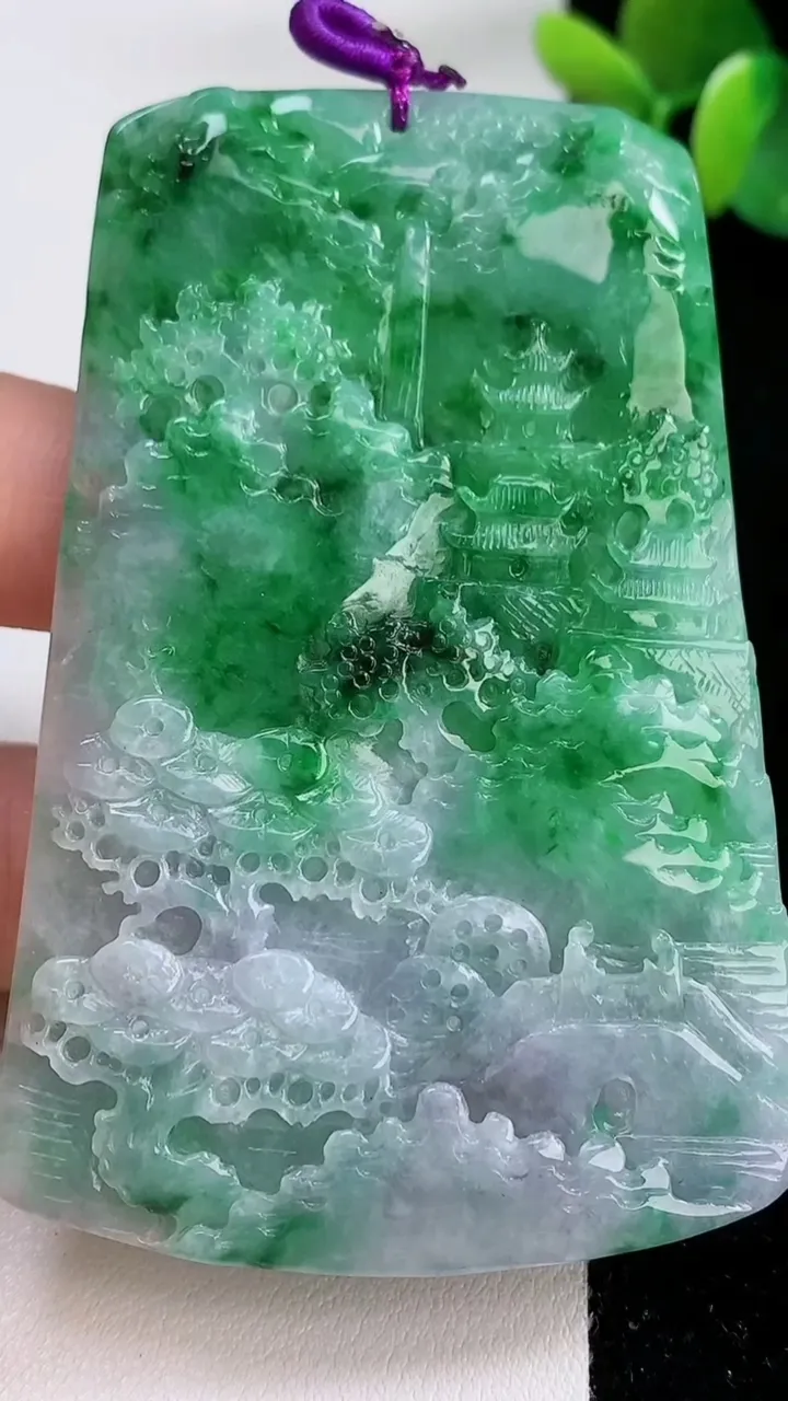 天然A货翡翠山水牌吊坠，尺寸72.4-47.5-6.2，重量:46.61g
12月10日