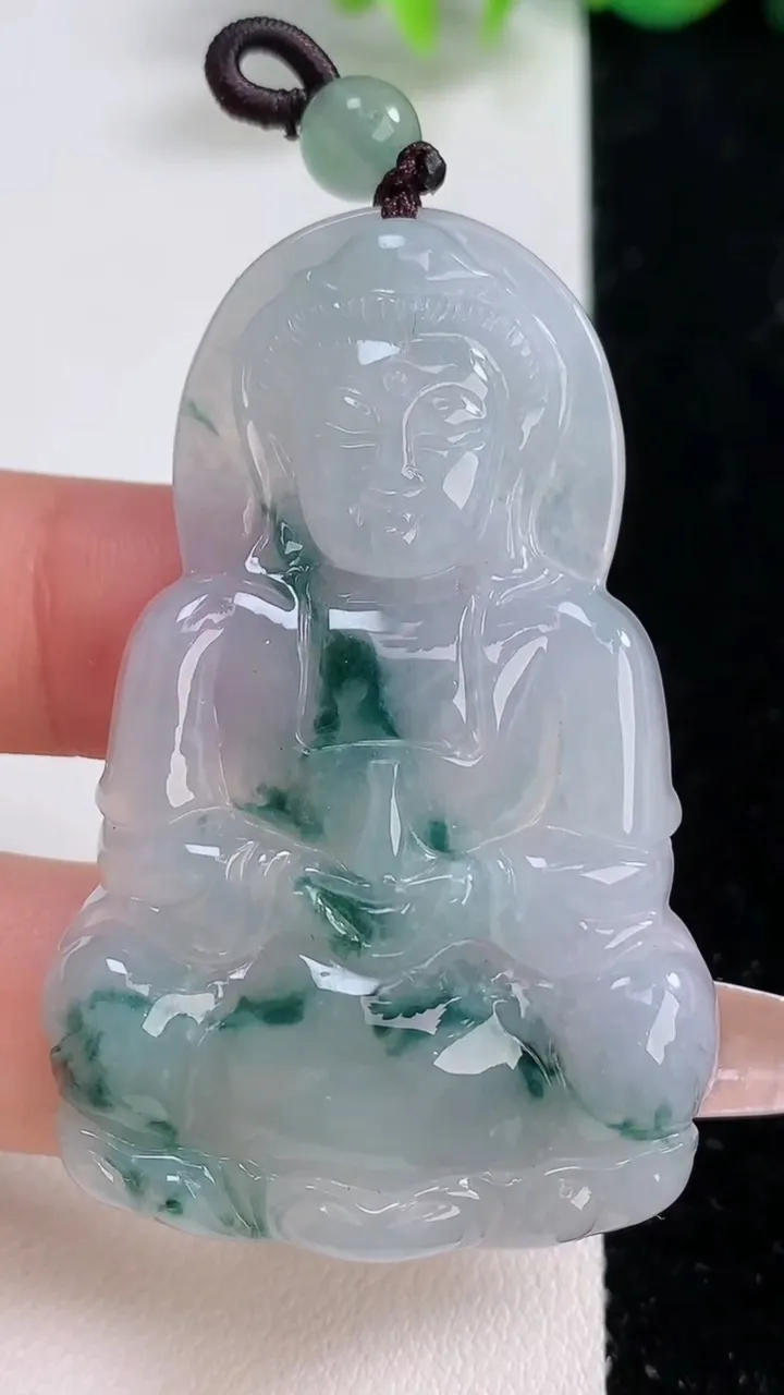 天然A货翡翠冰种飘花观音菩萨吊坠，尺寸53.8-33-5.9，重量:19.02g
12月10日