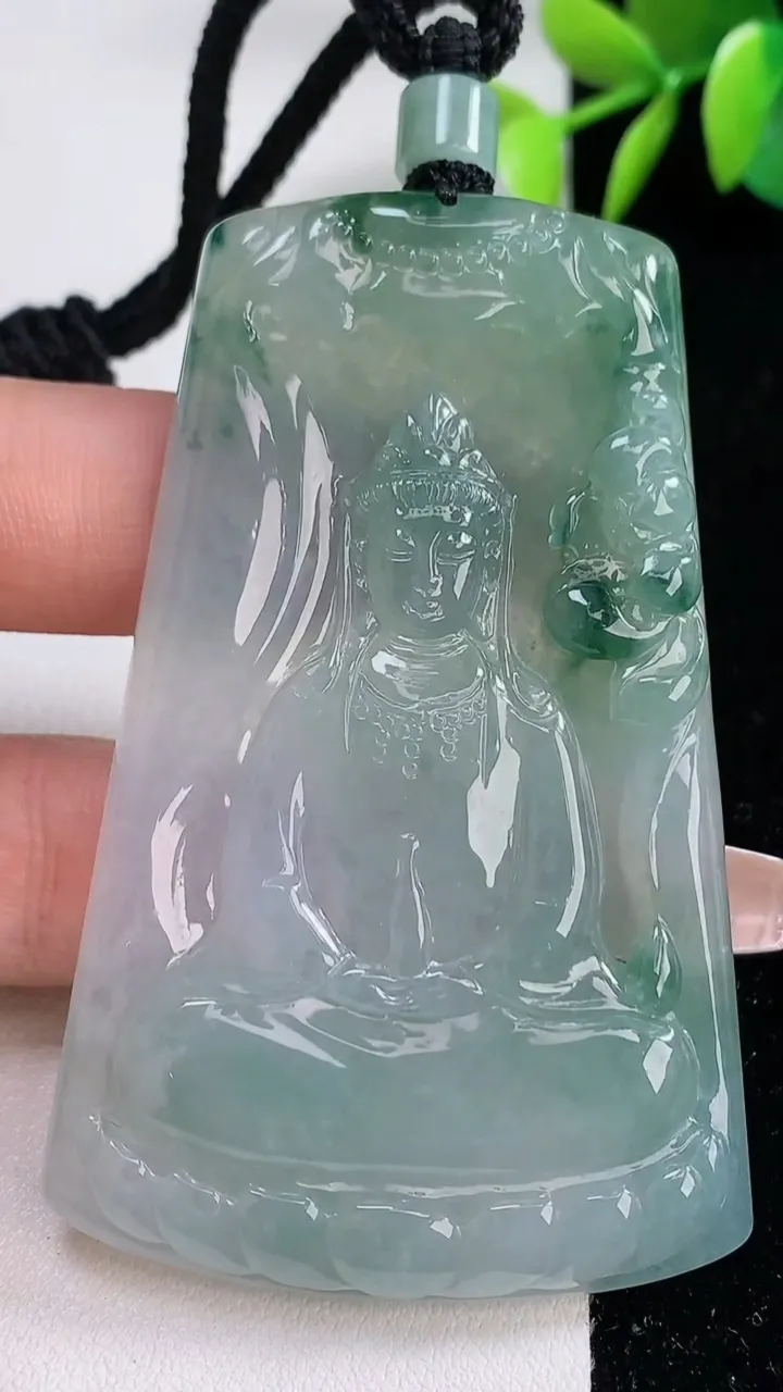 天然A货翡翠种飘花观音菩萨吊坠，尺寸68.4-43-5.4，重量:40.71g
12月10日