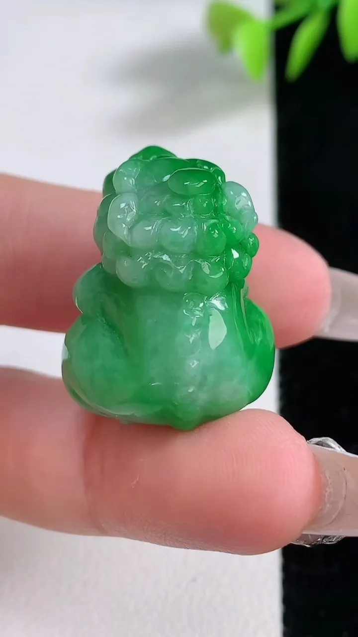 天然A货翡翠貔貅吊坠，尺寸24.2-21-19，重量:18.54g
12月10日