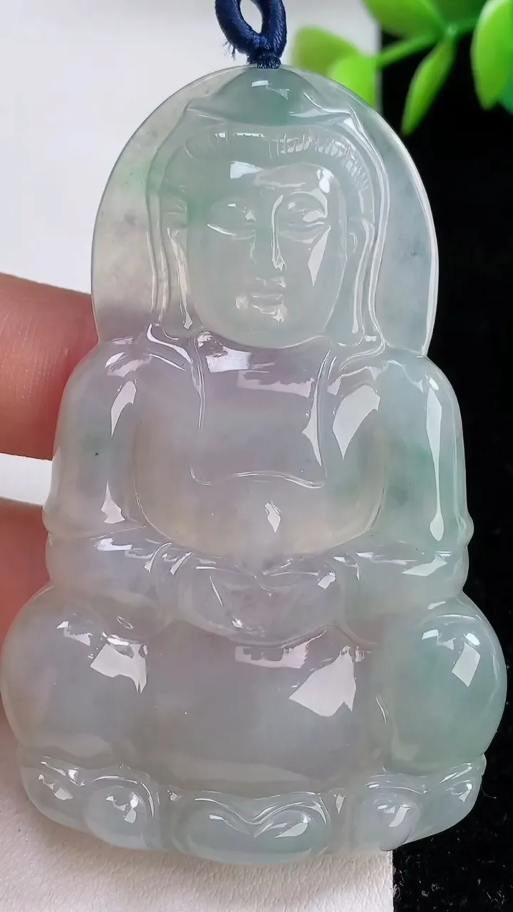 天然A货翡翠观音菩萨吊坠，尺寸68.3-44-5.3，重量:29.03g
12月10日