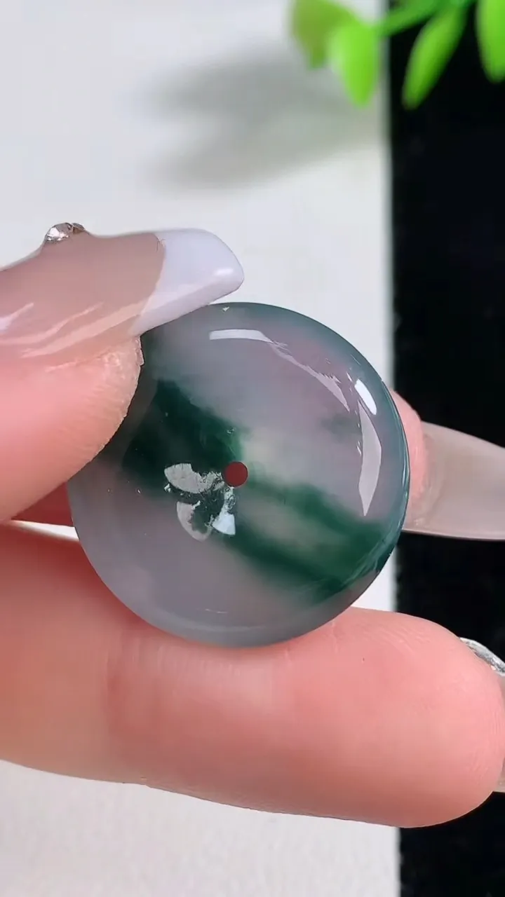 天然A货翡翠冰种飘花平安扣吊坠，尺寸22-6，重量:6.02g
12月10日