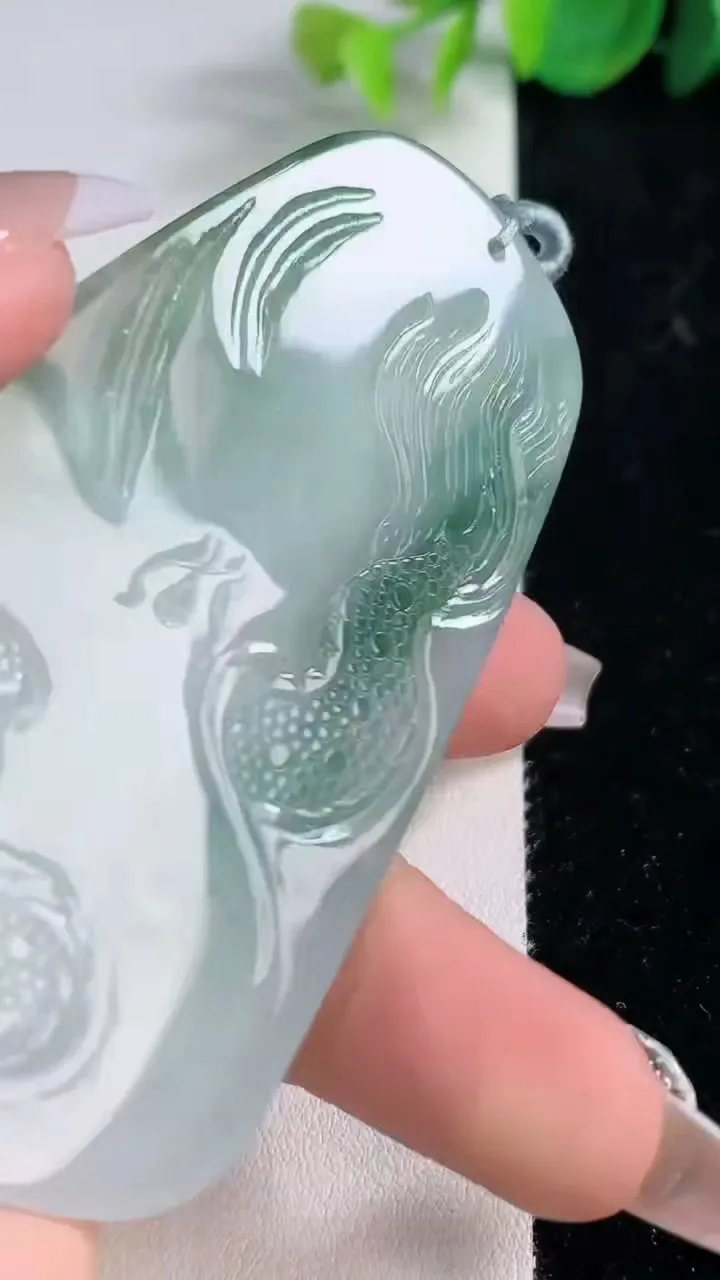 天然A货翡翠祥龙观音菩萨吊坠，尺寸74.2-44.5-6.5，重量:43.82g
12月10日