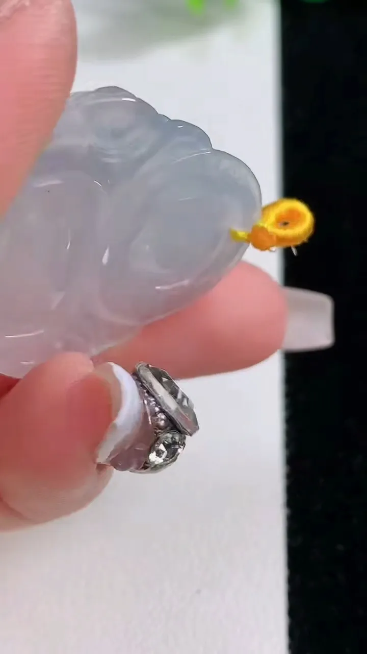 天然A货翡翠佛公吊坠，尺寸31-33.4-5.3，重量:8.53g
12月10日