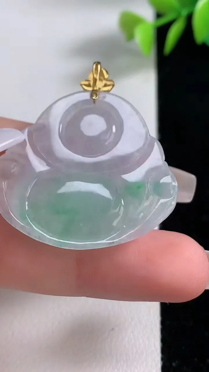 天然A货翡翠佛公吊坠，尺寸32-35.5-5.9，重量:10.80g
12月10日