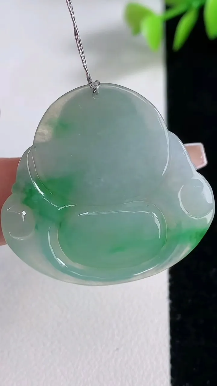 天然A货翡翠金枝玉叶 叶子吊坠，尺寸57.8-45.8-27.4-7.4，重量:11.28g
12月10日