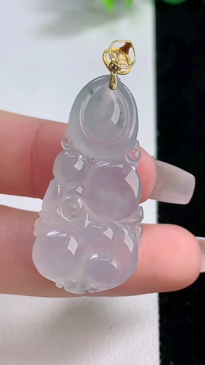 天然A货翡翠种飘花生肖猴吊坠，尺寸37.2-19-5.5，重量:6.55g
12月10日