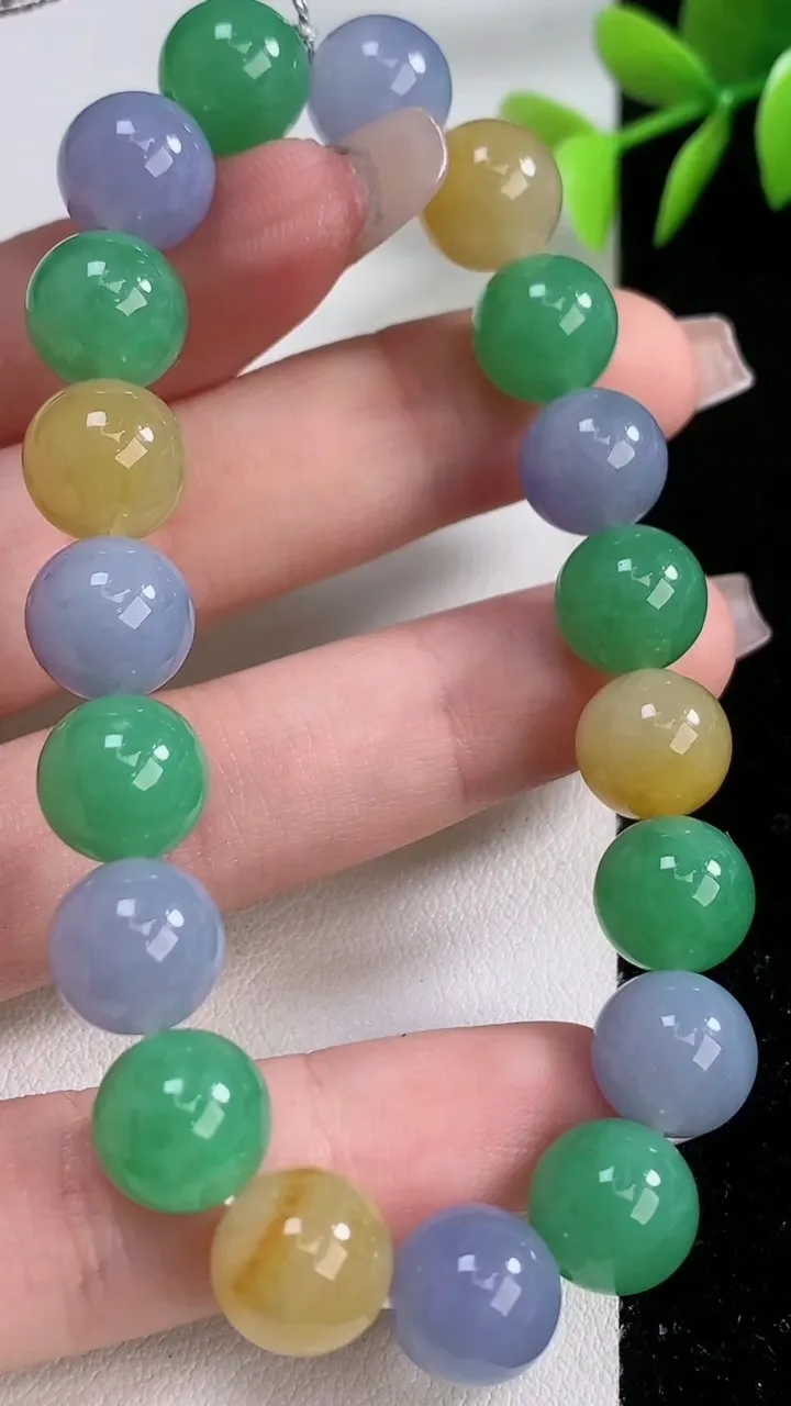 天然A货翡翠三彩圆珠手串，尺寸9.7-19颗，重量:33.09g12月10日
工厂直销收藏佳品,种好