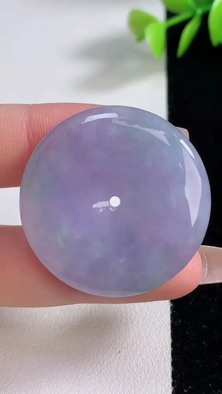 天然A货翡翠紫罗兰平安扣吊坠，尺寸33.7-5.9，重量:16.39g
12月10日