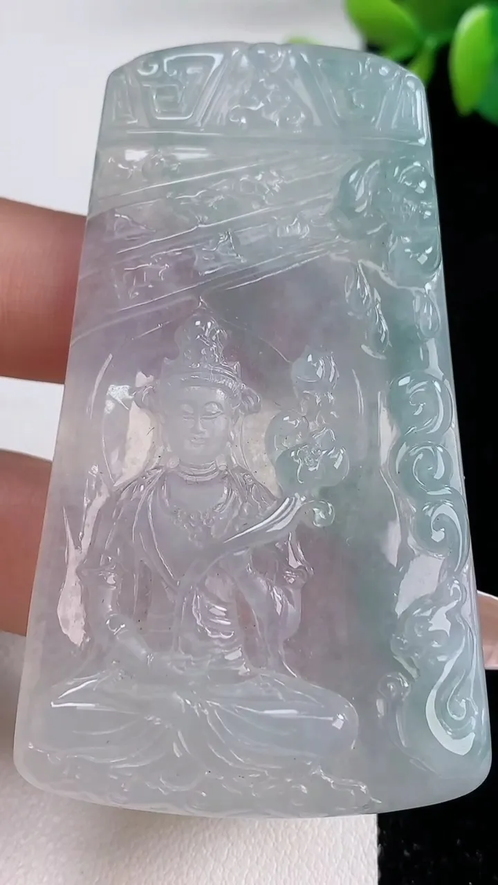 天然A货翡翠冰种飘花大势至菩萨吊坠，尺寸65.3-38.2-5.4，重量:30.70g
12月10日