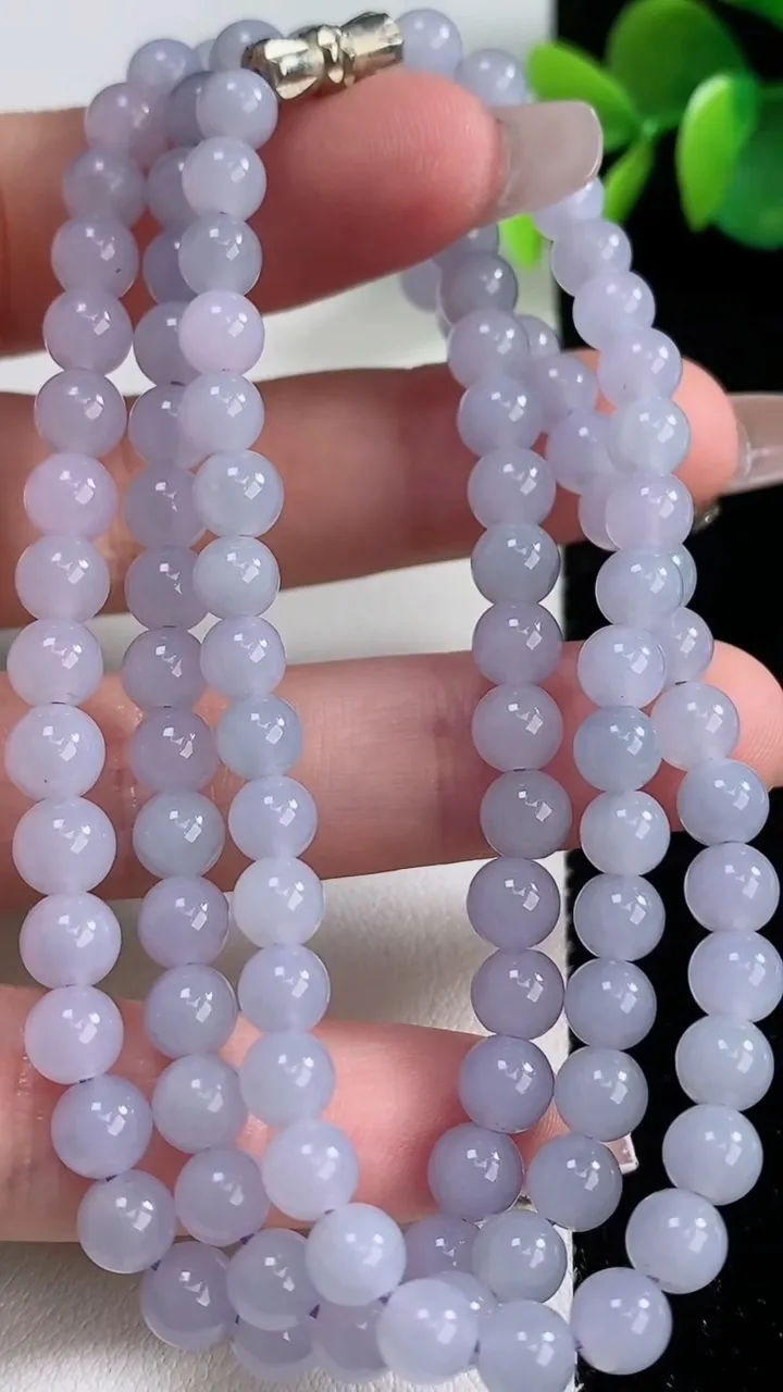 天然A货翡翠紫罗兰圆珠项链，尺寸5.6-108颗，重量:33.39g12月10日
工厂直销收藏佳品,种好水足，色泽均匀，有种有色，上手高大气！