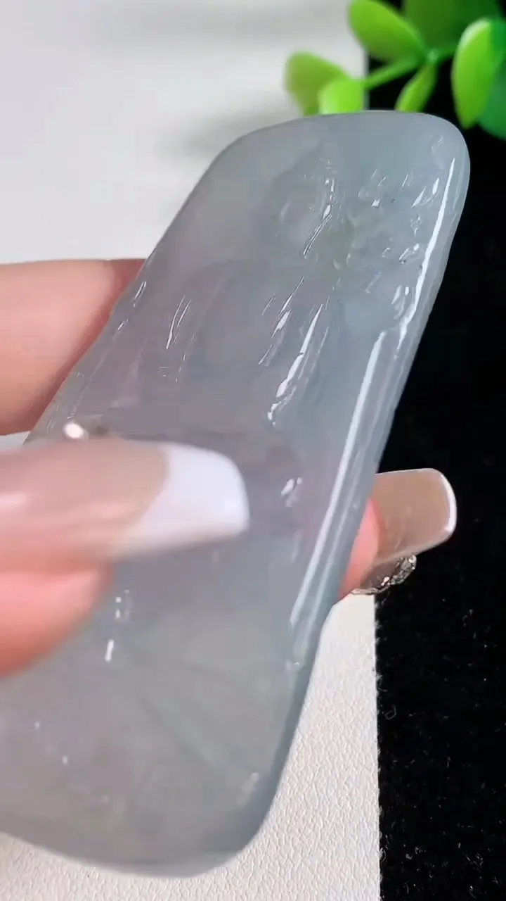 天然A货翡翠冰种紫罗兰大日如来吊坠，尺寸71.8-44.4-5.8，重量:44.89g
12月10日