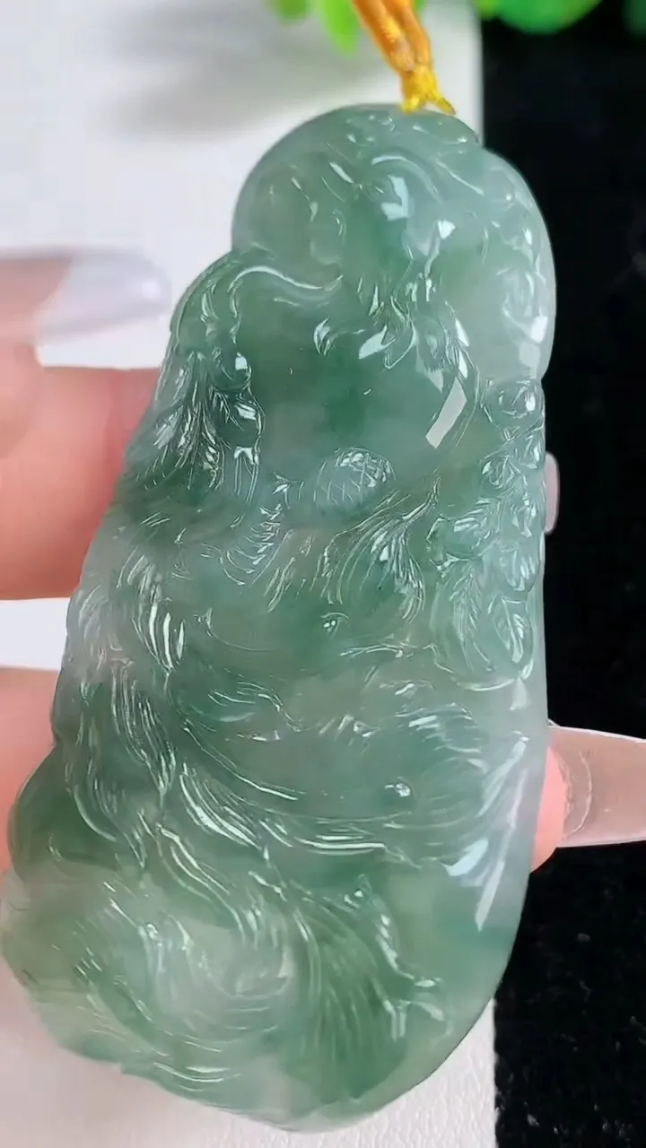 天然A货翡翠凤凰吊坠，尺寸64.4-31.4-5，重量:23.66g
12月10日