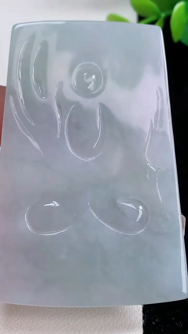 天然A货翡翠紫罗兰千手观音吊坠，尺寸70.7-44.6-5，重量:45.00g
12月10日