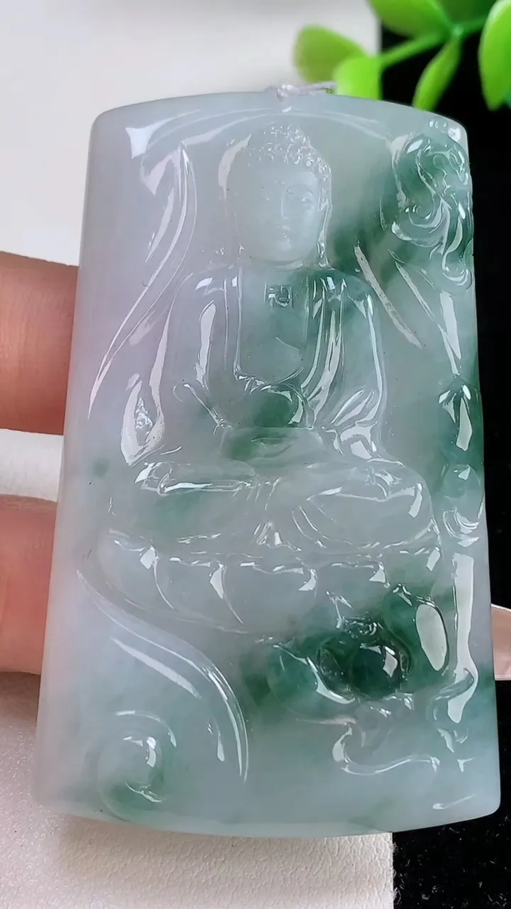 天然A货翡翠冰种飘花大日如来吊坠，尺寸65.3-37.6-5，重量:33.60g
12月10日