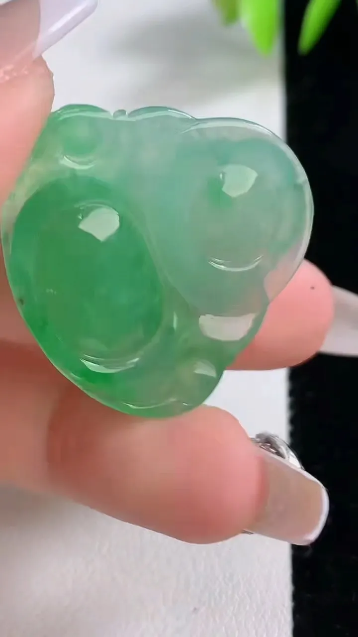 天然A货翡翠佛公吊坠，尺寸29.2-32-5.5，重量:8.15g
12月10日