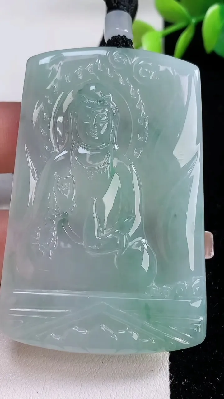 天然A货翡翠种飘花观音菩萨吊坠，尺寸64-42-5.6，重量:44.10g
12月10日