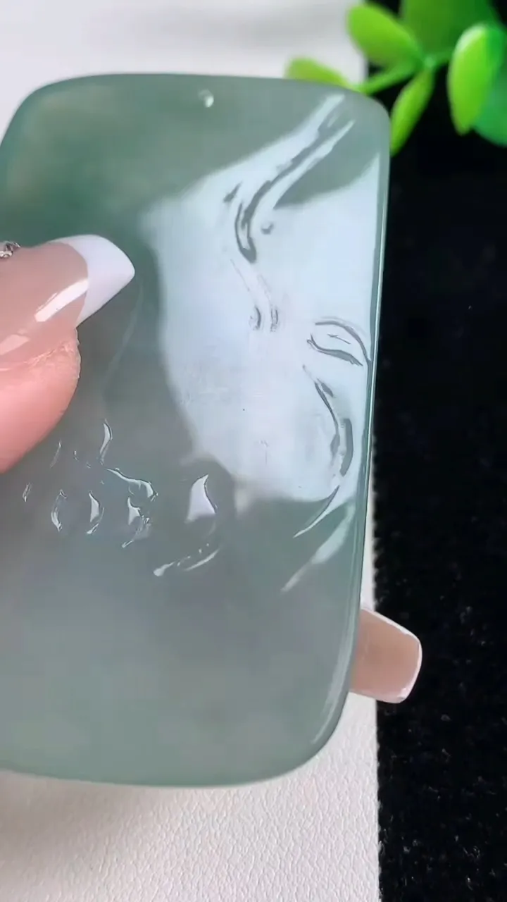 天然A货翡翠阿弥陀佛吊坠，尺寸68.5-44.2-5.3，重量:43.40g
12月10日