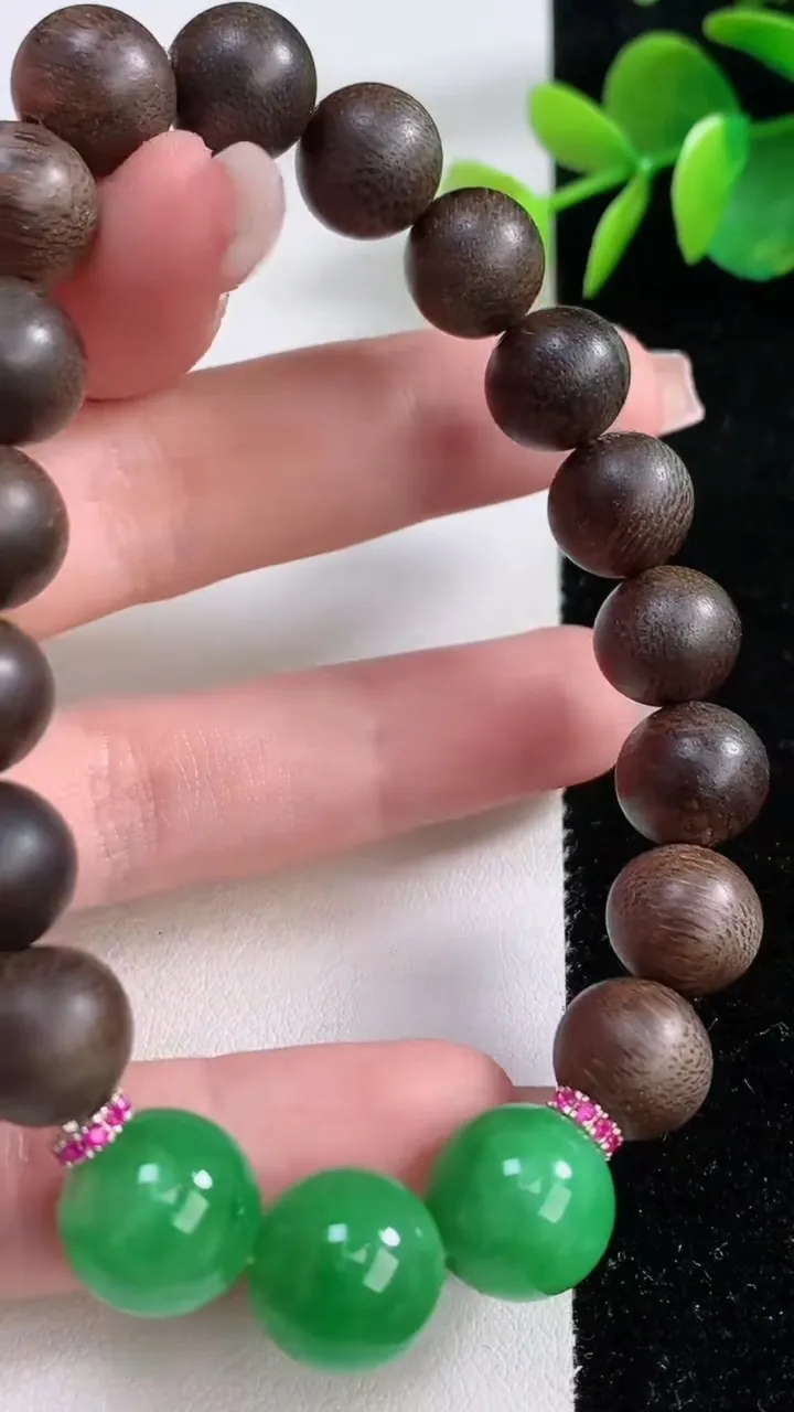 天然A货翡翠圆珠手串，尺寸12，重量:20.98g12月10日
工厂直销收藏佳品,种好水足，色泽均匀