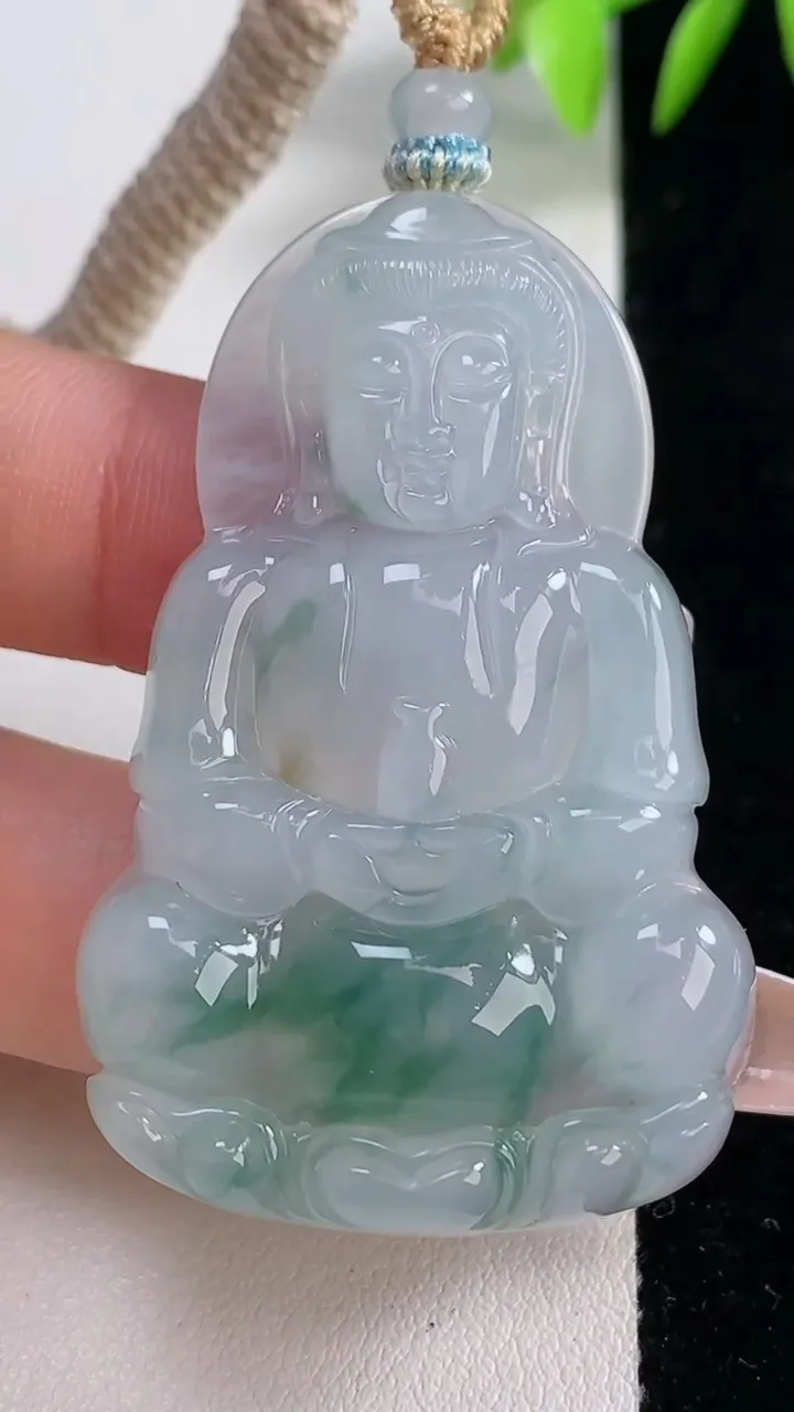 天然A货翡翠冰种飘花观音菩萨吊坠，尺寸50.3-32.4-5.6，重量:17.47g
12月10日