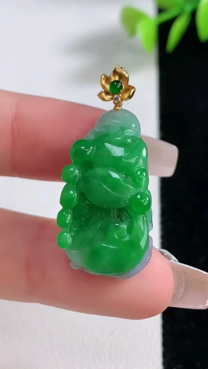 天然A货翡翠白菜吊坠，尺寸27.3-14.6-10.2，重量:8.52g
12月10日