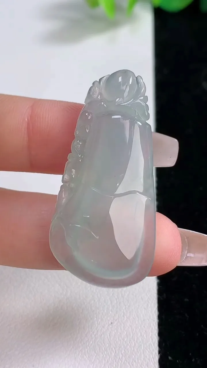 天然A货翡翠福瓜吊坠，尺寸42-20.4-7，重量:8.91g
12月10日