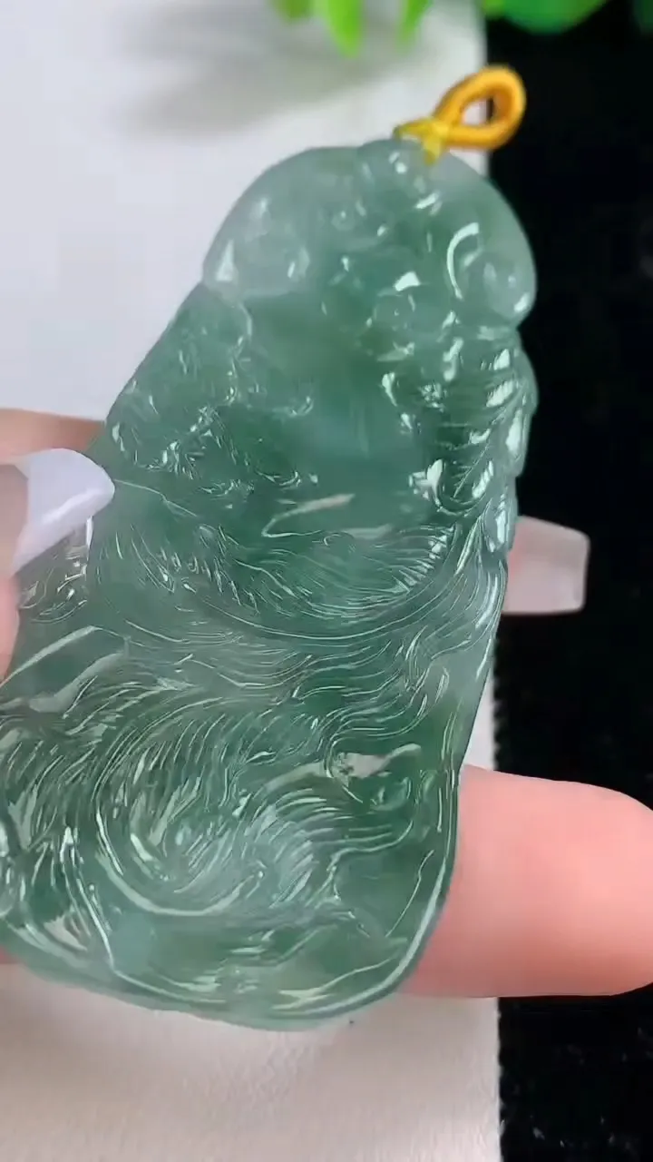 天然A货翡翠凤凰吊坠，尺寸64.4-31.4-5，重量:23.66g
12月10日