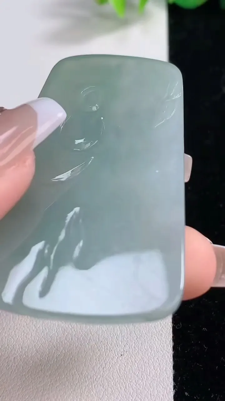 天然A货翡翠大势至菩萨吊坠，尺寸59.6-36.5-5.8，重量:27.24g
12月10日