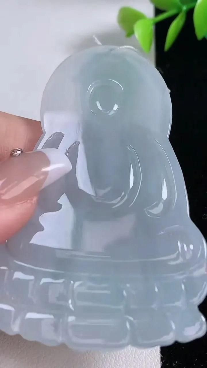 天然A货翡翠观音菩萨吊坠，尺寸72.3-42-5.6，重量:33.99g
12月10日