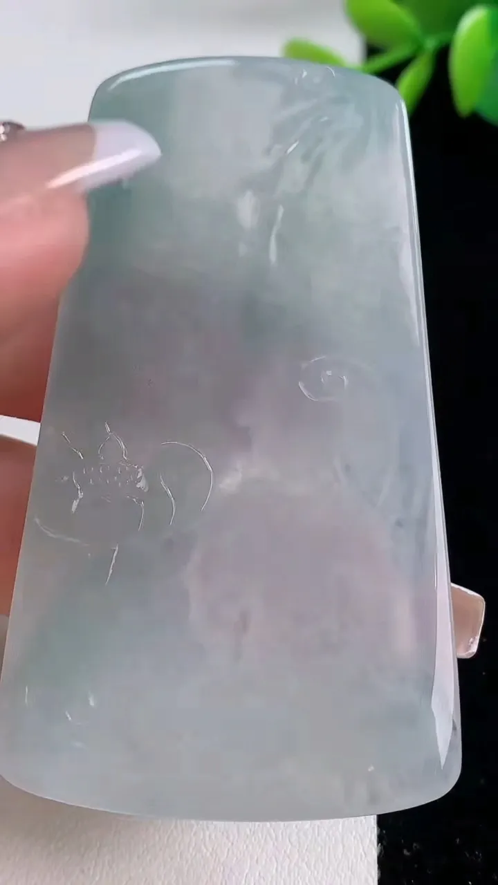 天然A货翡翠冰种飘花大势至菩萨吊坠，尺寸65.3-38.2-5.4，重量:30.70g
12月10日