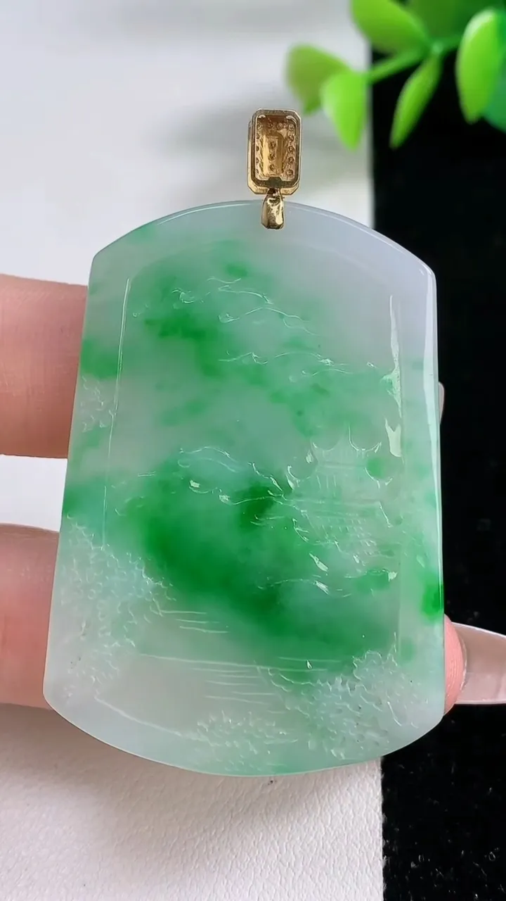 天然A货翡翠山水牌吊坠，尺寸48.4-34-4.2，重量:17.09g
12月10日
