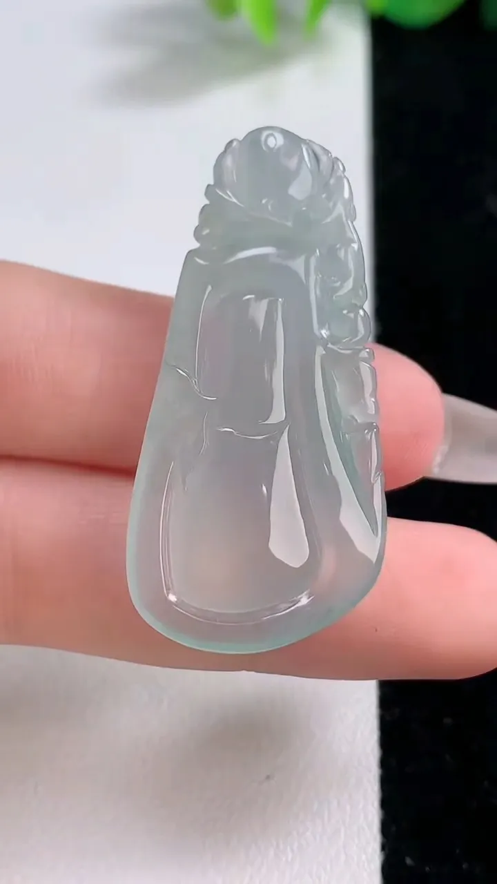 天然A货翡翠福瓜吊坠，尺寸42-20.4-7，重量:8.91g
12月10日