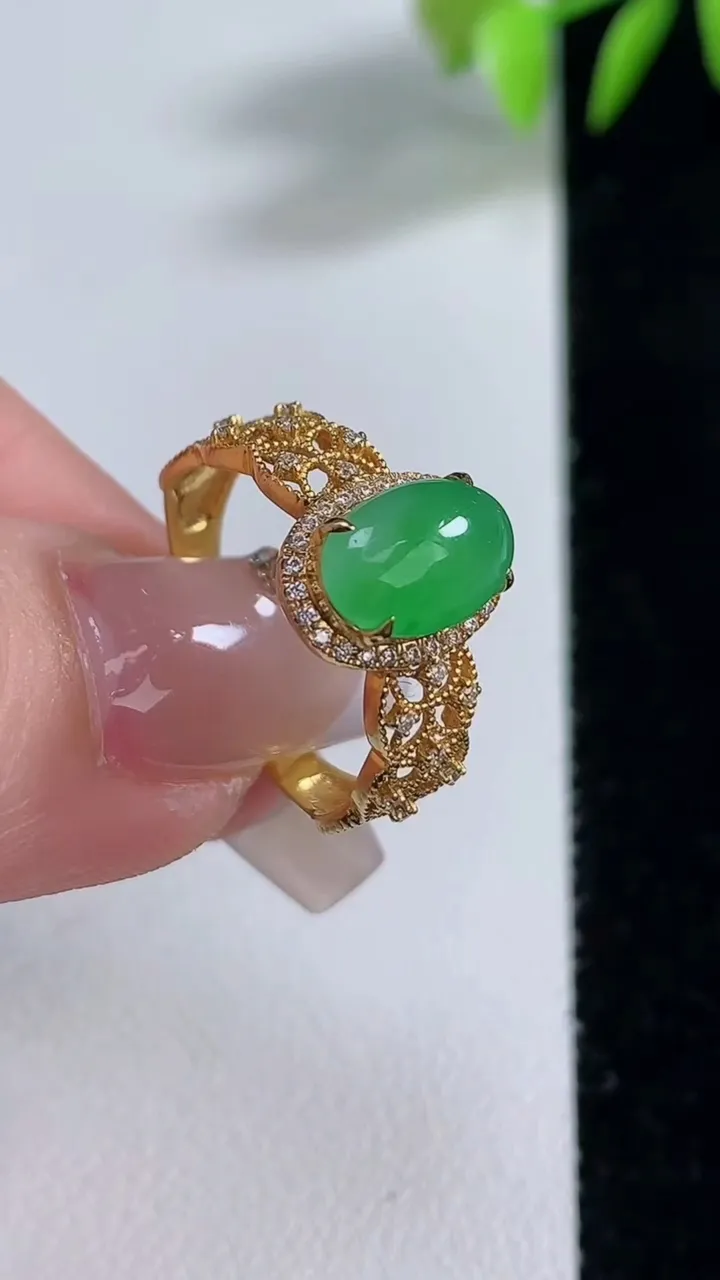 天然A货翡翠蛋面戒指，尺寸18-9.3-6.2，重量:2.37g2025年12月10日
工厂直销收藏